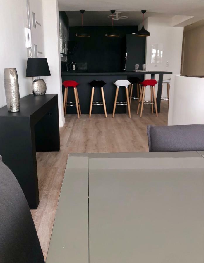 Penthouse Cassis Apartment Bagian luar foto